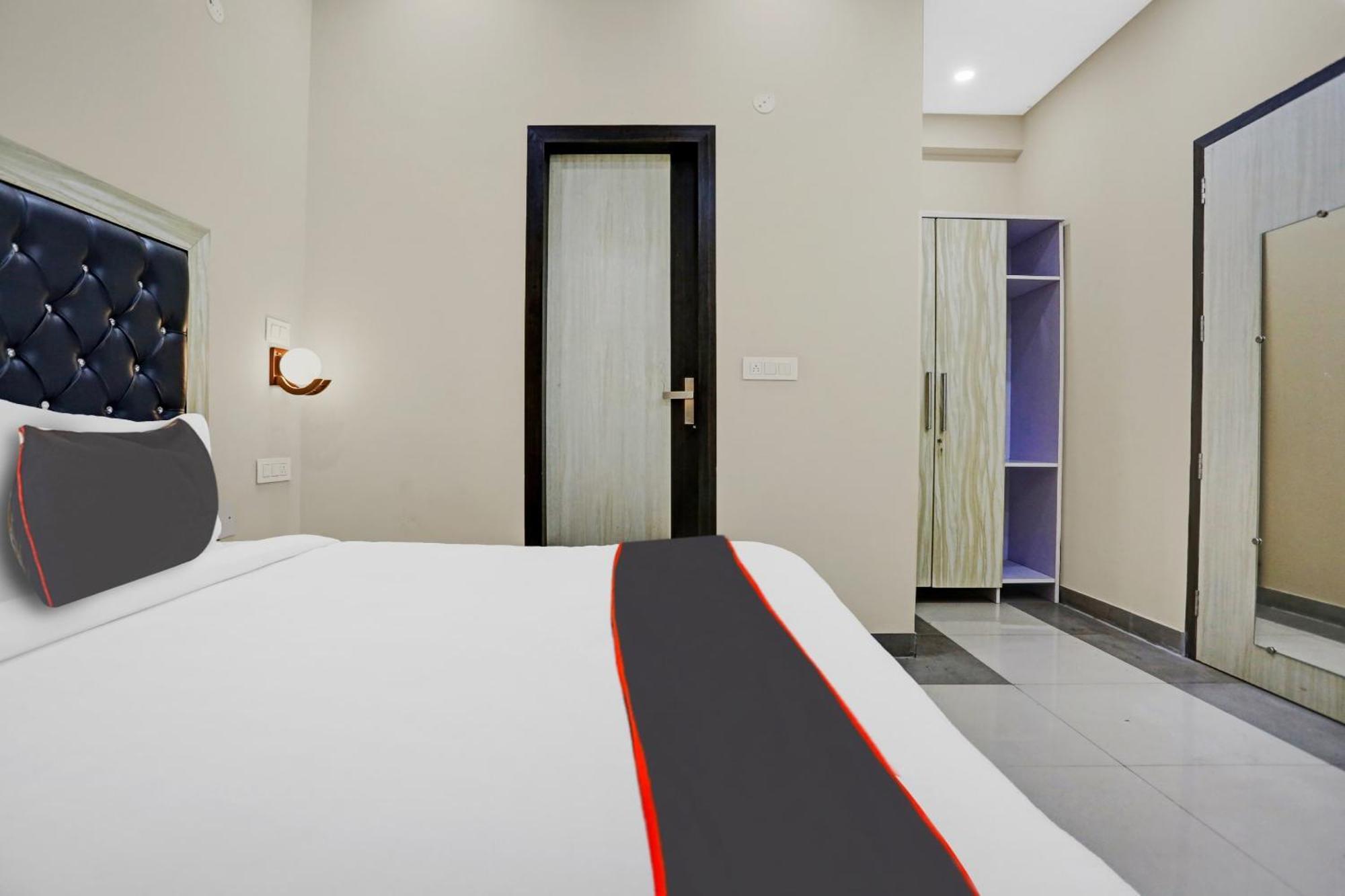 Collection O Metro View Ashok Vihar Near Shalimar Bagh Metro Station New Delhi