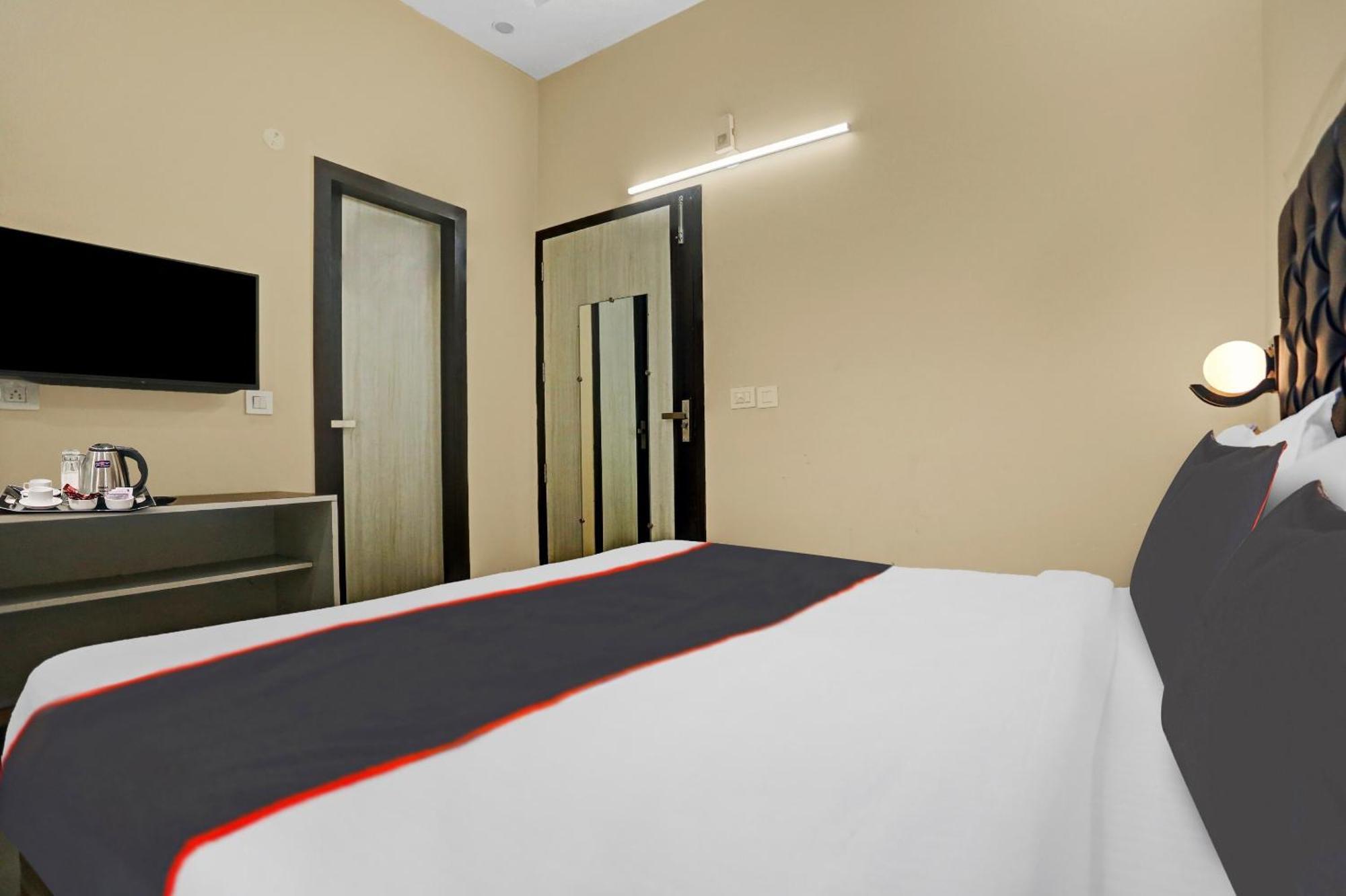 Collection O Metro View Ashok Vihar Near Shalimar Bagh Metro Station 4* New Delhi
