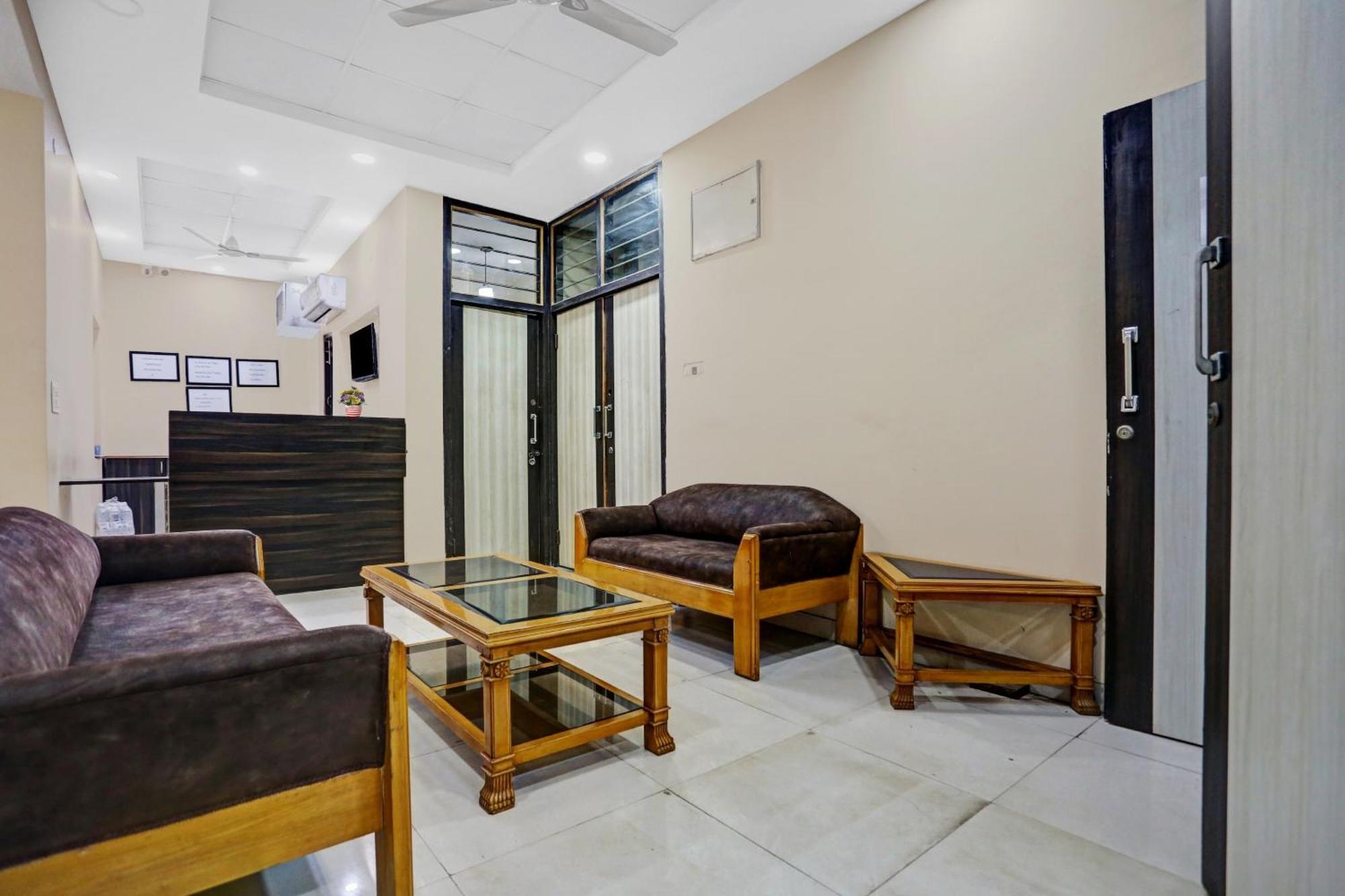 Collection O Metro View Ashok Vihar Near Shalimar Bagh Metro Station