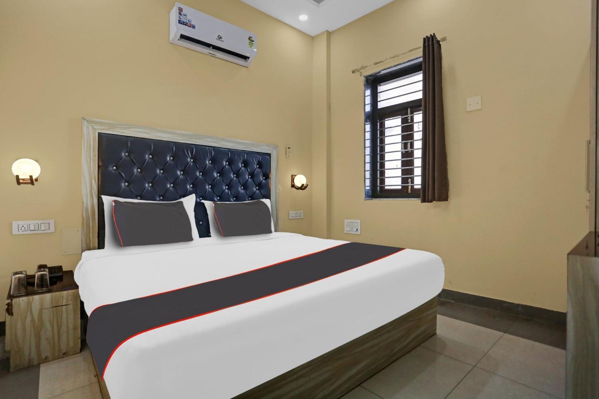 Collection O Metro View Ashok Vihar Near Shalimar Bagh Metro Station Hotel New Delhi