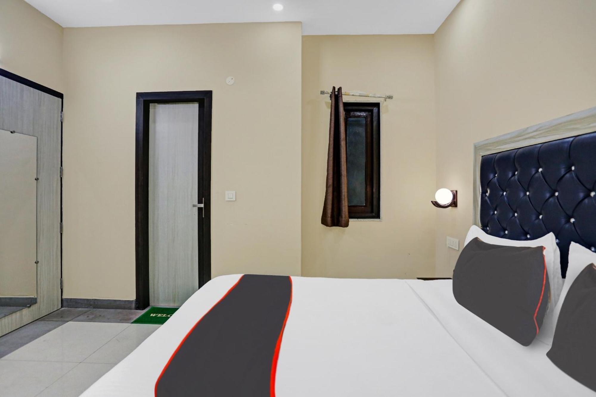 Collection O Metro View Ashok Vihar Near Shalimar Bagh Metro Station New Delhi